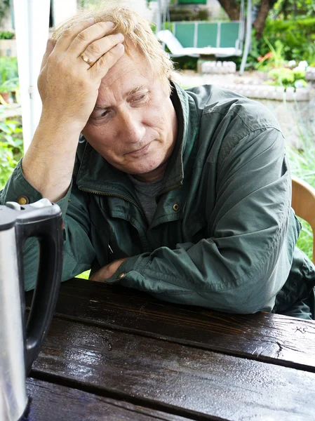 Portret van triest bejaarde man — Stockfoto