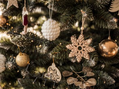 Noel ev dekorasyonunu güzel doğal ışık altında görmek