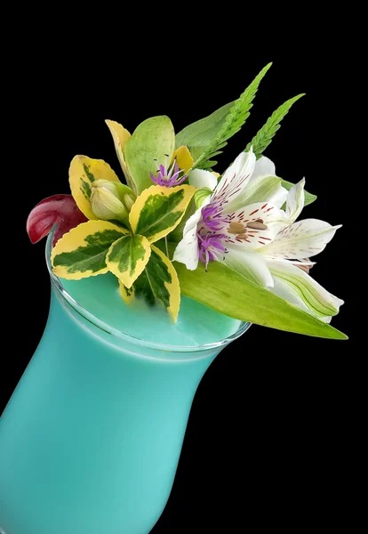 Alcohol drink, cocktail with flower, isolated — Stock Photo, Image