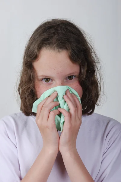 Chica estornudando —  Fotos de Stock