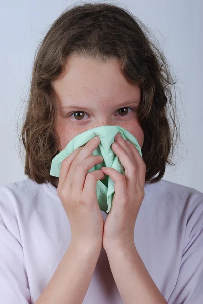 Chica estornudando — Foto de Stock