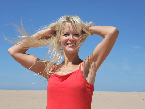 Donna in spiaggia — Foto Stock