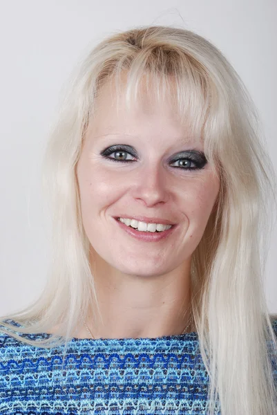 Portrait of a young woman — Stock Photo, Image