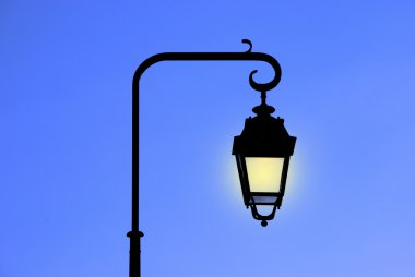 antika sokak lambası