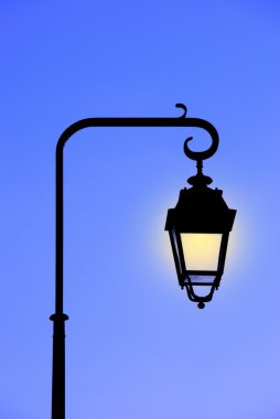 antika sokak lambası