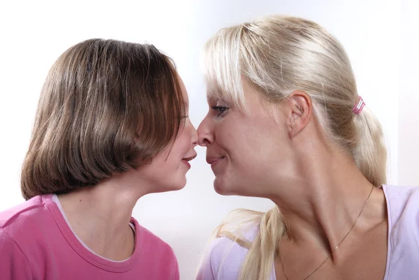 Medeplichtigheid tussen moeder en dochter — Stockfoto