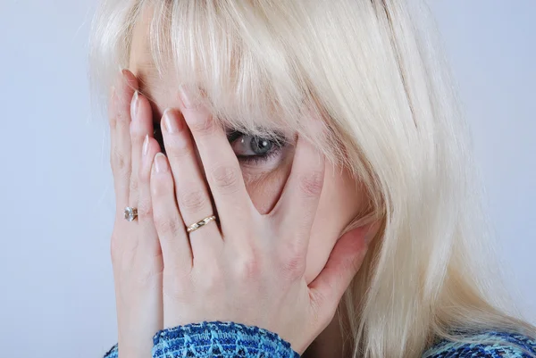 Retrato de uma mulher com problema — Fotografia de Stock