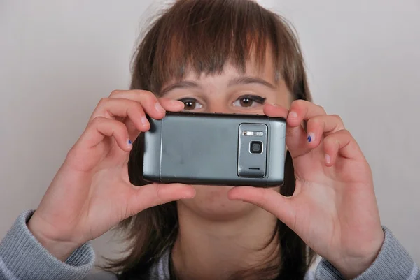 Fille avec un téléphone mobile — Photo