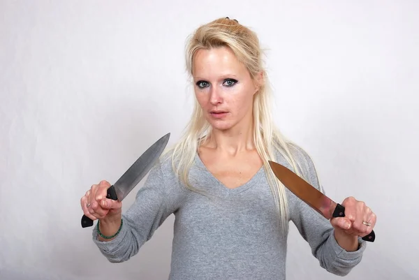 Frau mit Messer — Stockfoto