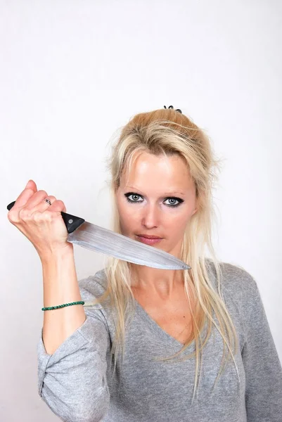 Frau mit Messer — Stockfoto