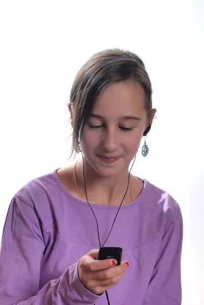 Girl listening to mp3 player — Stock Photo, Image