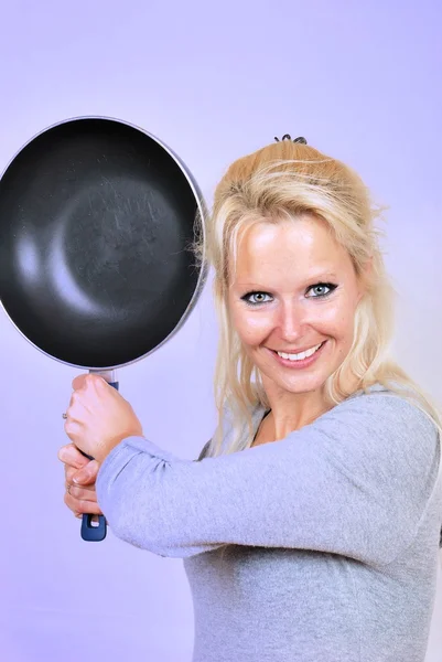 Woman beating with a frying — Stock Photo, Image