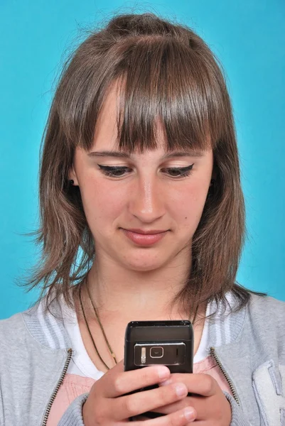 Fille avec un téléphone mobile — Photo