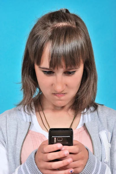 Chica con un teléfono móvil — Foto de Stock
