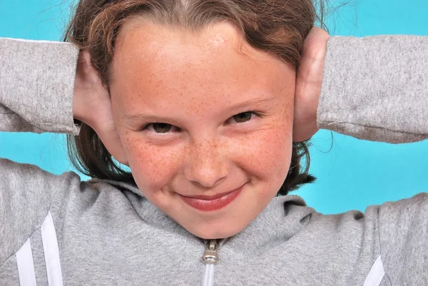 Girl covering her ears — Stock Photo, Image