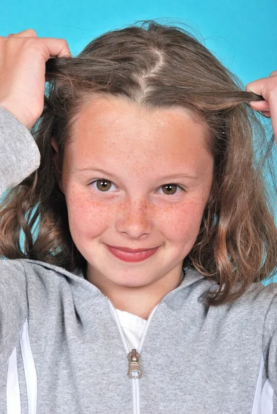 Girl pulling her hair — Stock Photo, Image