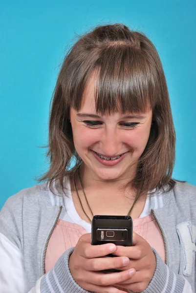 Fille avec un téléphone mobile — Photo