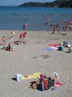 BINIC _ FRANCE, 18 Temmuz 2016: Brittany sahilinde turistler