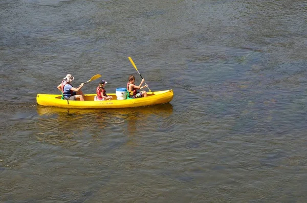 Cenac_ France July 2016 Tourists Canoe River Dordogne — Stock Photo, Image