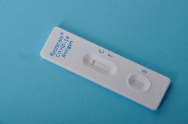 covid-19 mavi arka planda kendini test ediyor