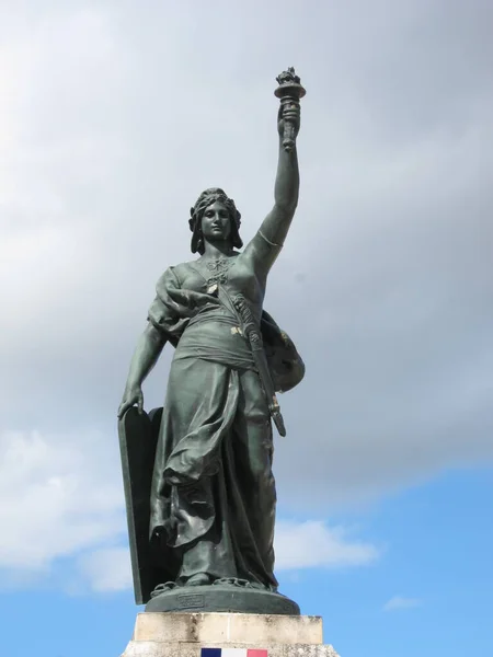 Статуя Марианны Йонзаке — стоковое фото