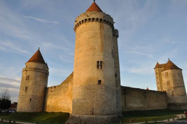 Blandy les Tours Kalesi Seine et Marne