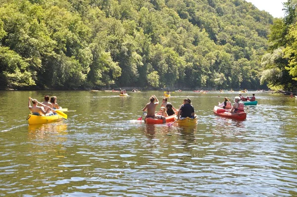 Tourists Canoe River Dordogne — Stock Photo, Image