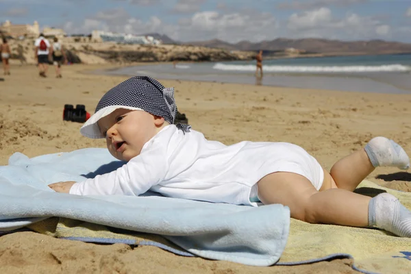 Bebê na praia — Fotografia de Stock