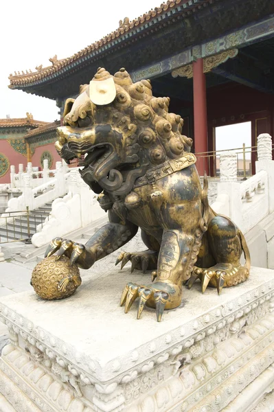 Forbidden City cuprum lion，beijing China — Stock Photo, Image