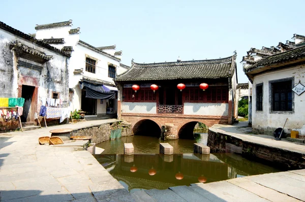 Pueblo antiguo chino, pueblo anhui huangshan Tangmo —  Fotos de Stock