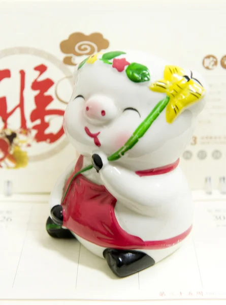 L'ornamento di bambola di maiale di colore di festival di primavera Fotografia Stock