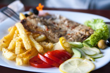 Balık ve cips porsiyon