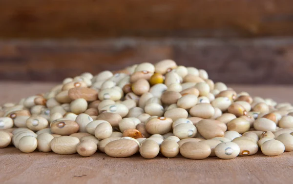 Hill of beans on the wooden table — Stock Photo, Image