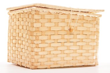 hasır kutu üzerinde beyaz izole