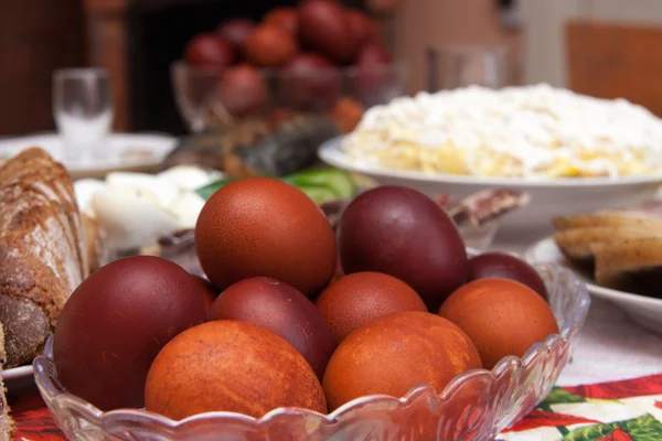 Diverse uova colorate, felice vacanza — Foto Stock
