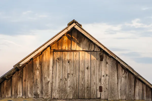 Het oude dak van de schuur — Stockfoto