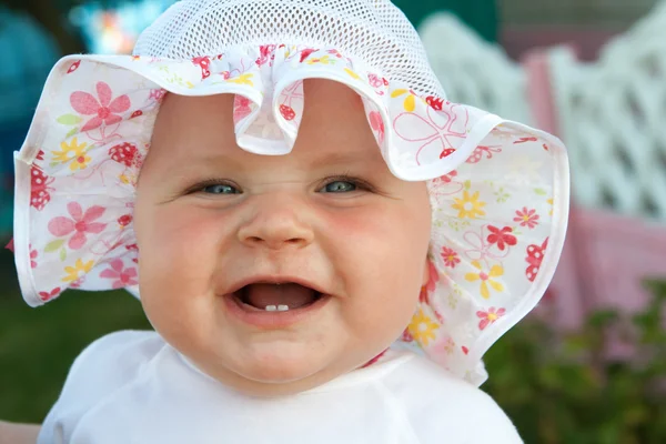 Cheerful little girl and happy — Stock Photo, Image