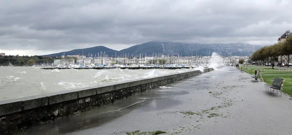 Tempesta sul lungolago, Ginevra, Svizzera — Foto Stock