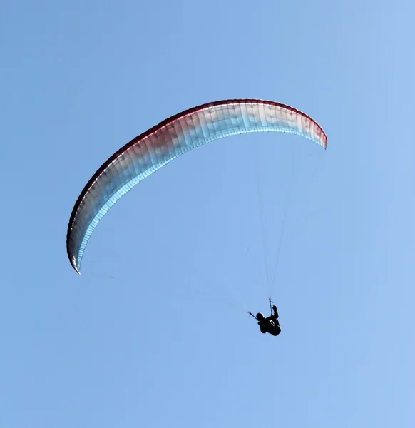 Parapente no céu — Fotografia de Stock