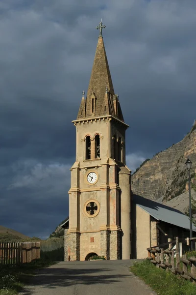 Templom Saint Michel Saint Szent Mamasz Cervieres, Alpok, Franciaország — Stock Fotó