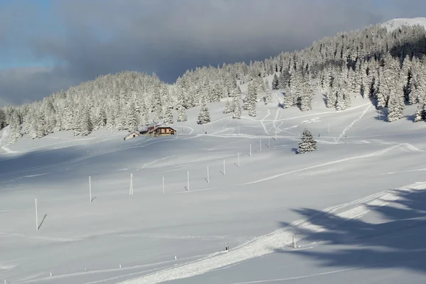 Jura hory v zimě, Švýcarsko — Stock fotografie