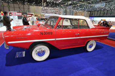 Kırmızı ve beyaz amphicar