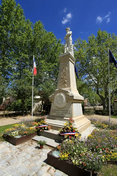Μνημείο για ww1 νεκρός, aigues-όψεις, Γαλλία — Φωτογραφία Αρχείου