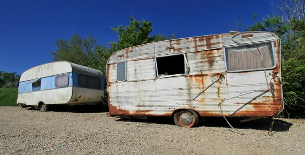 Dusty abandonned old caravans — Stock Photo, Image