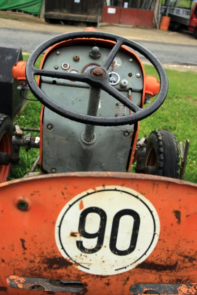 Antiguo asiento del tractor —  Fotos de Stock