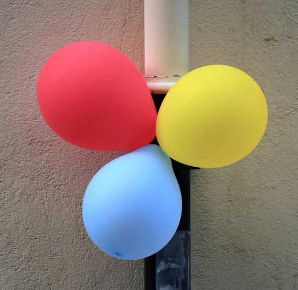 Luftballons auf der Straße — Stockfoto