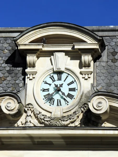 Clock on old building — Stock Photo, Image