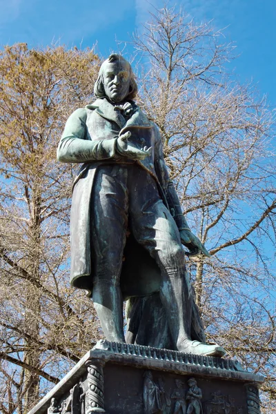 克洛德 · 路易斯 · 贝雕像在法国阿讷西 — 图库照片