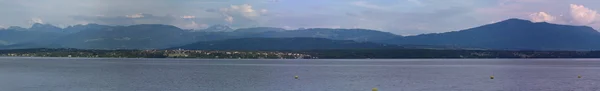 Alpes montanhas sobre Genebra lago pano, Suíça — Fotografia de Stock