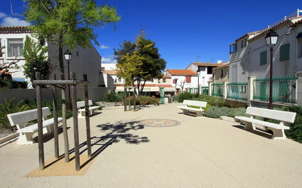 Plaza de Saintes-maries-de-la-mer, Francia — Foto de Stock